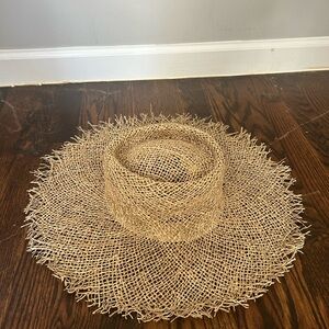 Lack of color straw hat